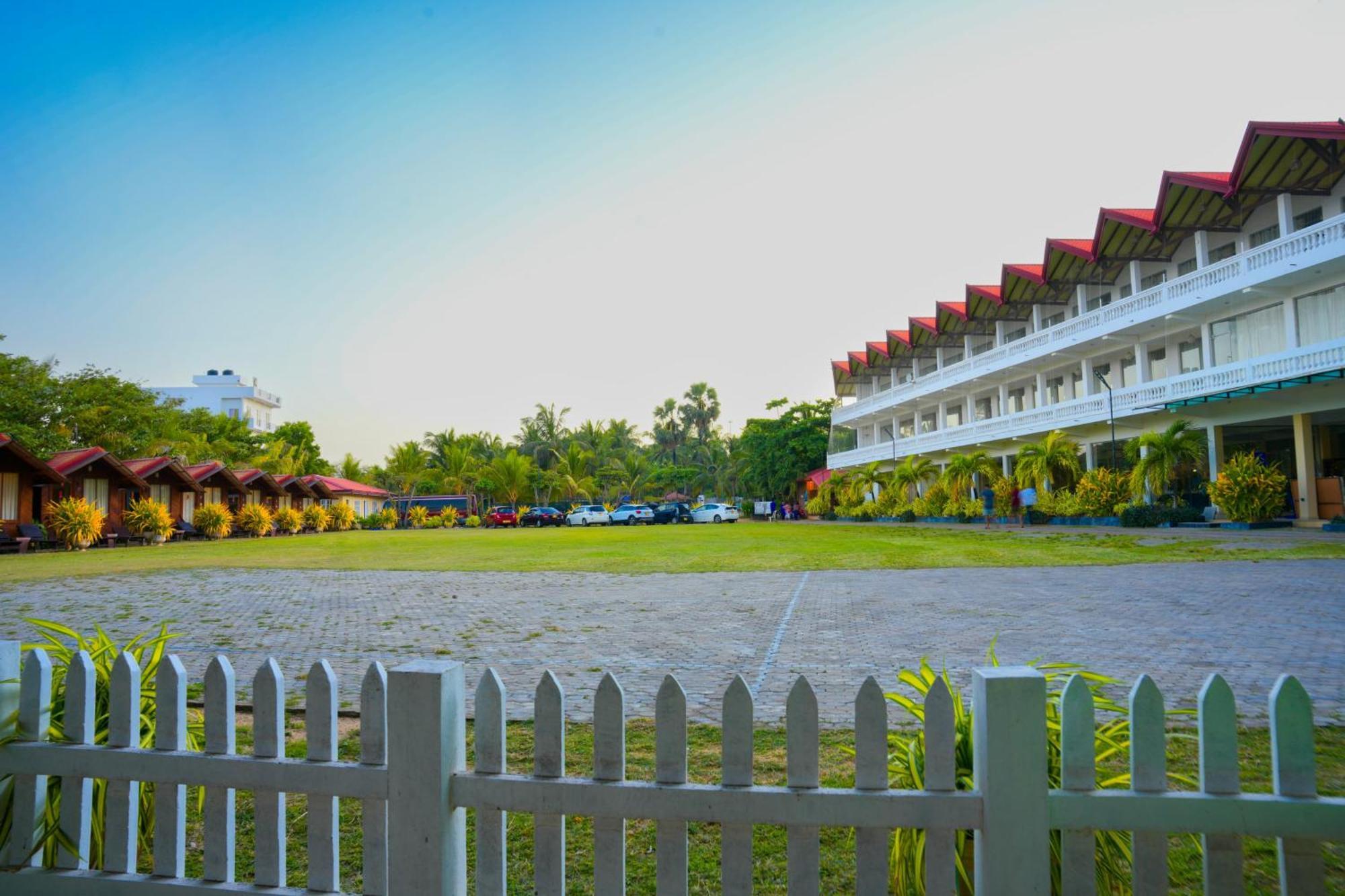 Jkab Beach Resort Trincomalee Ngoại thất bức ảnh